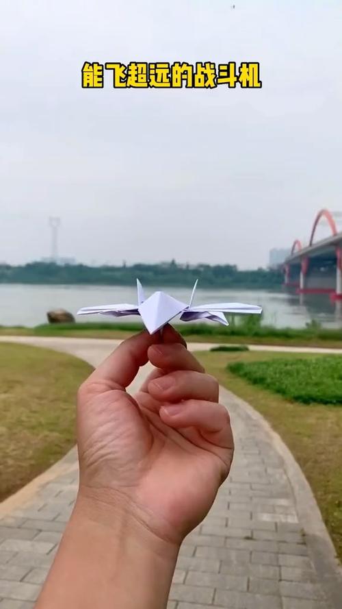 小学生纸飞机第一名,能飞2000000000公里的纸飞机
