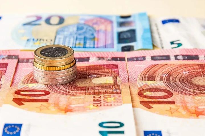 中国银行美元人民币最新汇率(中国银行美元人民币汇率中间价)