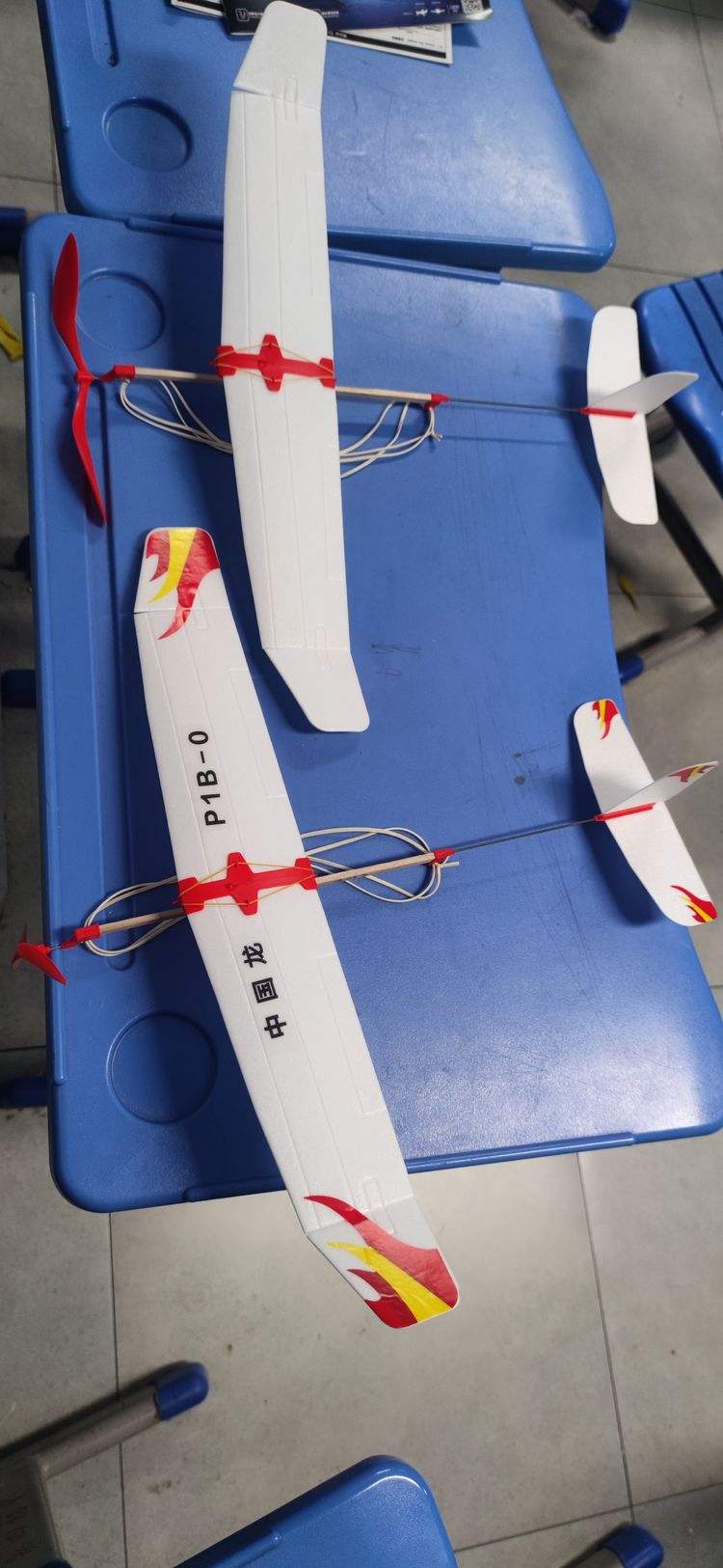 小学生自制悬浮纸飞机-小学生自制悬浮纸飞机怎么做